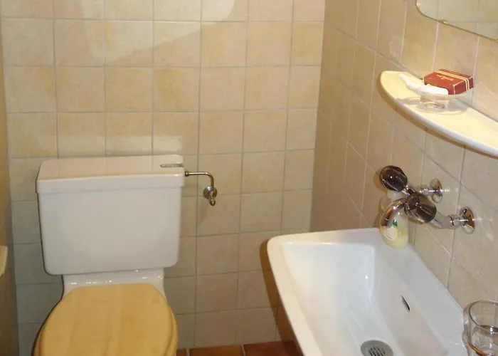 Cozy With Mountain Views 公寓 维松纳