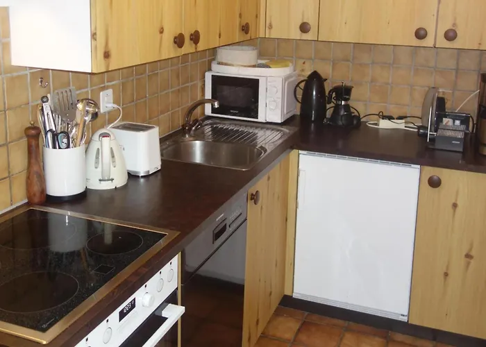 Cozy With Mountain Views 公寓 维松纳