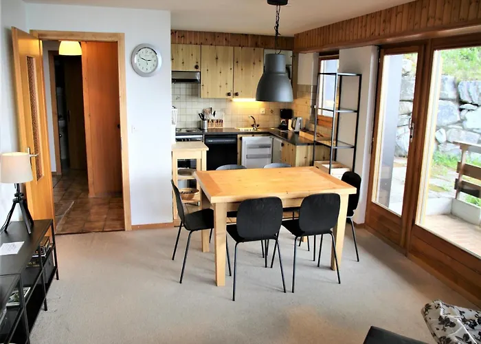 Cozy With Mountain Views 公寓 维松纳